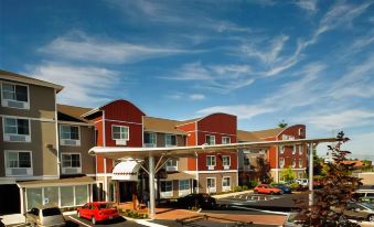Best Western Plus Navigator Inn  Suites