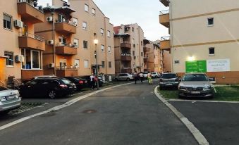 Central Business Apartments Jacuzzi - Housity