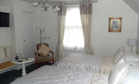 Townhouse Hotel - Housity
