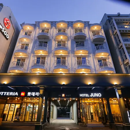 Hotel Juno Отели рядом с достопримечательностью «Пляж Канмун»
