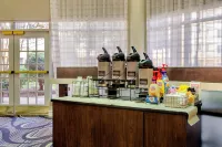 La Quinta Inn & Suites by Wyndham Raleigh Durham Airport - breakfast