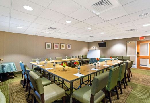 라 퀸타 인 & 스위트 보스턴 서머빌