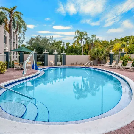 La Quinta Inn & Suites by Wyndham Naples Downtown