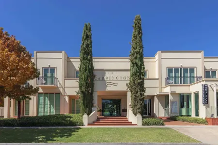 The Carrington Hotel Отели в г. Шеппартон