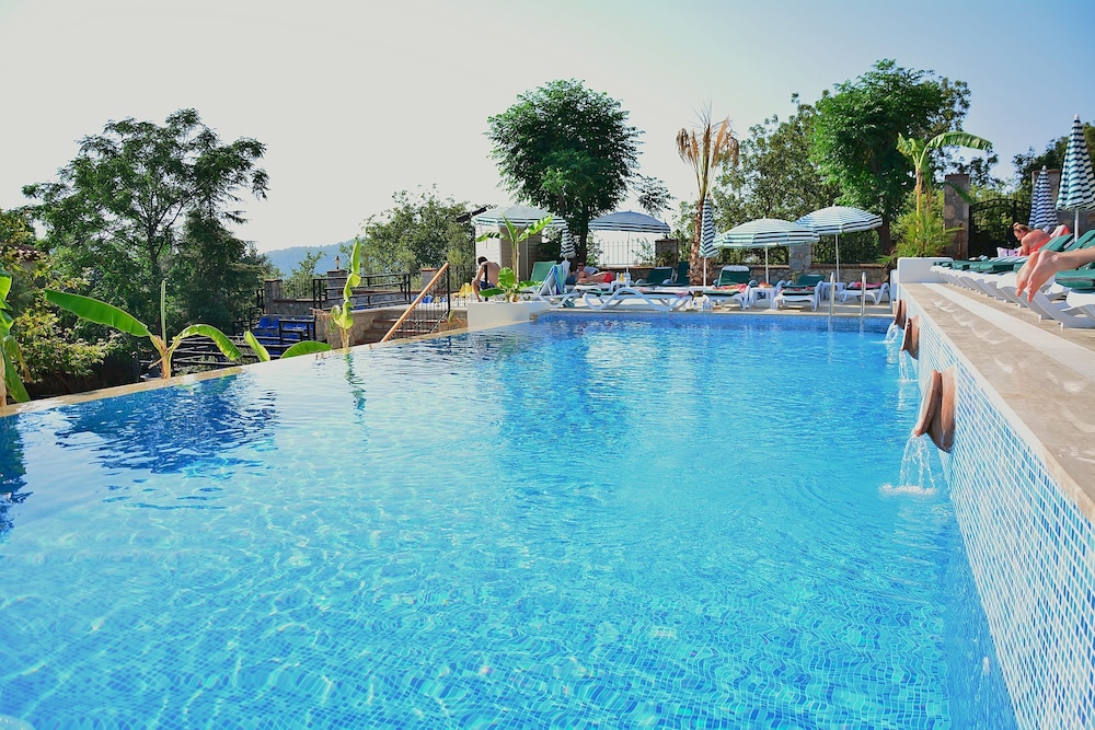 Perdikia Hill Hotel and Villas