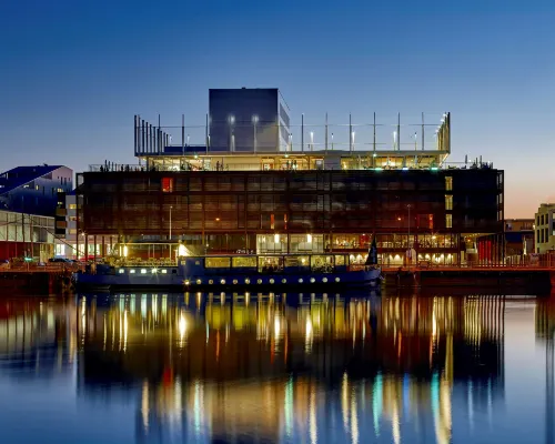 Radisson Blu Hotel Bordeaux Hotels near Chartrons Tram Stop