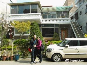 Lodge 82 in Korea 흰색헨스가있는정원예쁜집 4인실(온돌) Standard Villa