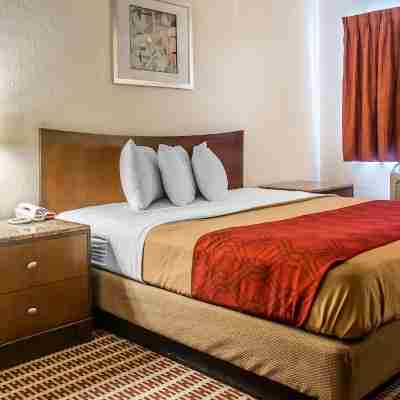 Economy Inn & Suites Rooms