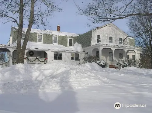 Maple Hill Farm Inn - Homestays