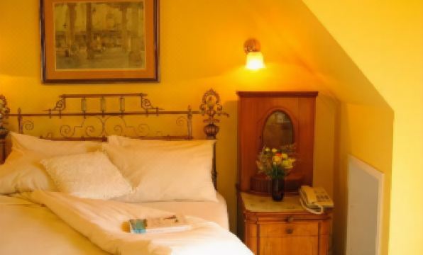 Amblewood Guest House - Housity