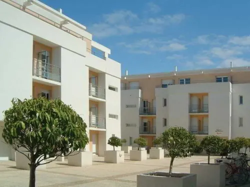 Séjours & Affaires la Rochelle les Minimes - Kitchens