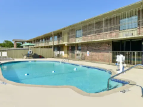 Walnut Inn Hotels in Sequoyah County