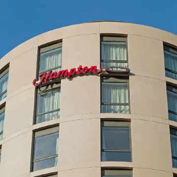 Hampton by Hilton London Waterloo Отели рядом с достопримечательностью «Улица Флит-стрит»