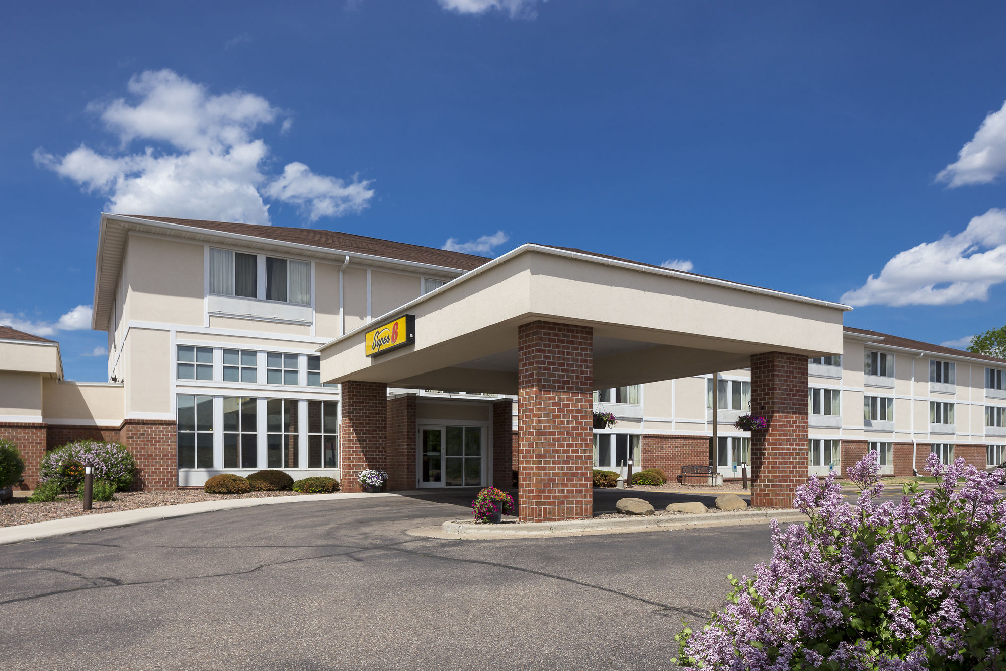 Super 8 by Wyndham Menomonie WI