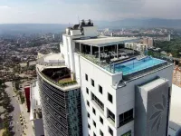 Holiday Inn Bucaramanga Cacique Hotels near Casa de Justicia del Norte