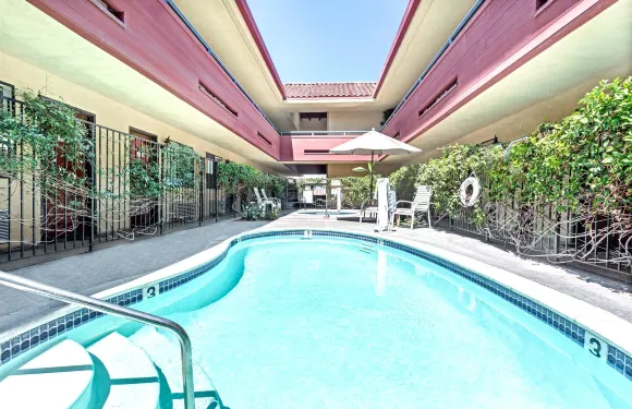 伍德蘭希爾斯騎士酒店