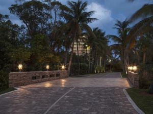 Jupiter Beach Resort & Spa