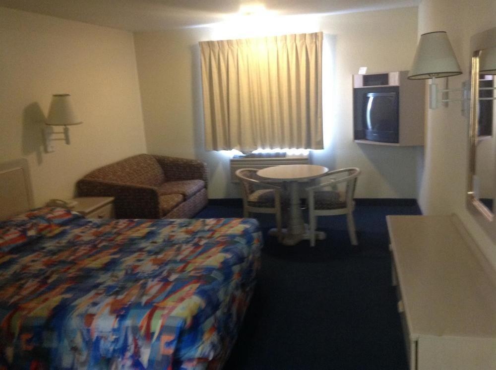 Americas Best Value Inn & Suites Madera