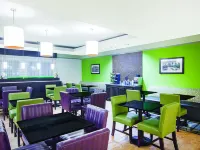La Quinta Inn & Suites by Wyndham Beaumont West Hotels in Beaumont