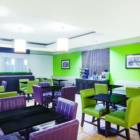 La Quinta Inn & Suites by Wyndham Beaumont West