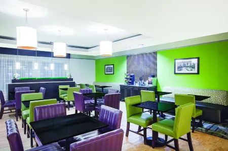 La Quinta Inn & Suites by Wyndham Beaumont West