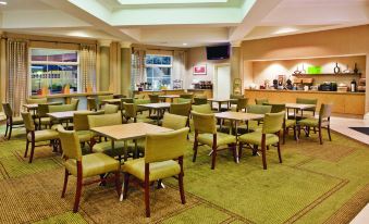 La Quinta Inn & Suites by Wyndham Atlanta Alpharetta