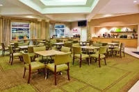 La Quinta Inn & Suites by Wyndham Atlanta Alpharetta Hotels in Alpharetta