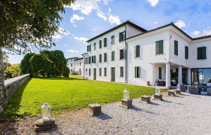Hotel Villa Policreti