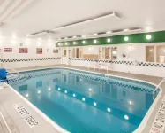 Comfort Suites Rochester Henrietta University Area - Swimmingpools