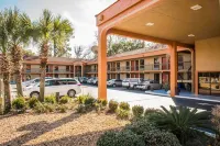 Econo Lodge Panama City St Andrews - parking