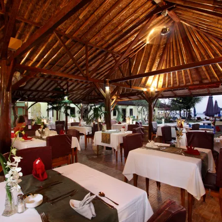 Bali Seascape Beach Club Отели рядом с достопримечательностью «Пляж Кандидаса»