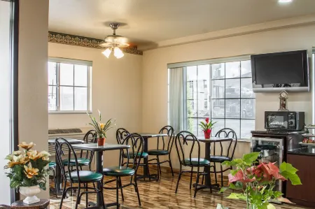 Executive Inn Westley,CA Отели рядом с достопримечательностью «Парк Ньюкасл»