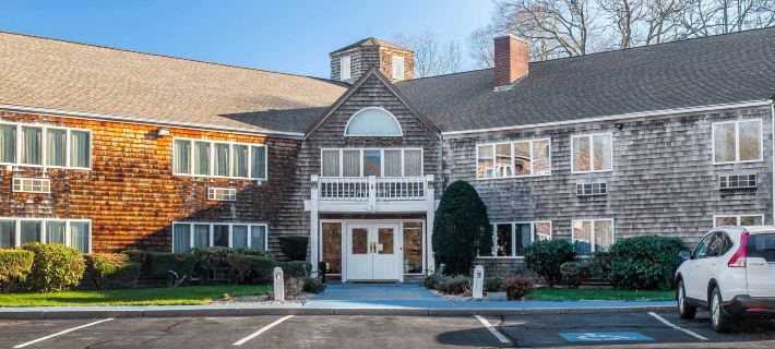 Gold Star Inn & Suites Hotels in Groton