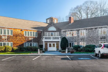 Gold Star Inn & Suites