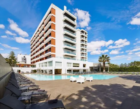 Alcazar Hotel & Spa Отели в г. Monte Gordo
