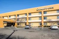 Quality Inn Elgin I-90 Hotels near Elgin Downtown Metra Station