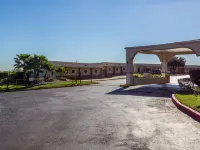 Rodeway Inn San Antonio Lackland AFB - SeaWorld Hotels near Acme Park