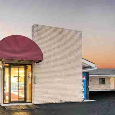 Rodeway Inn & Suites Ithaca South Hotel Exterior