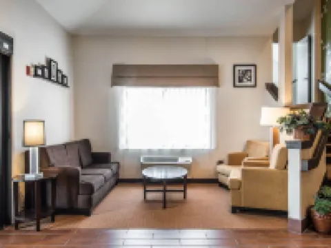 堪薩斯城國際機場品質酒店 梅酒店