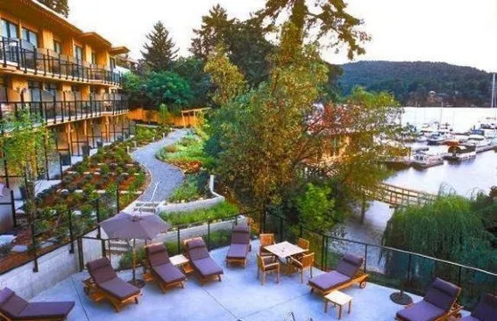 布倫特伍德海灣度假酒店及Spa