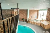 Quality Inn & Conference Centre - Swimmingpools