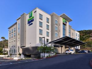 Holiday Inn Express & Suites San Diego - Mission Valley