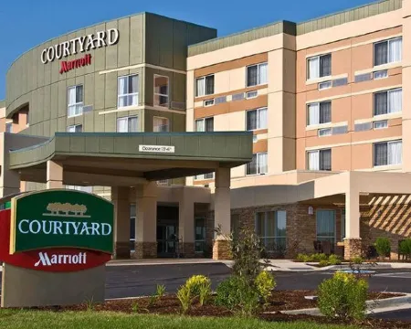 Courtyard Muncie at Horizon Convention Center Hotels in Muncie
