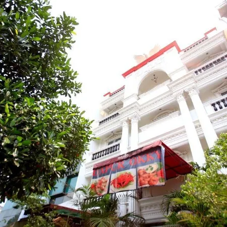 RedDoorz Plus @ Guntur Raya Setiabudi Hotels in Jakarta