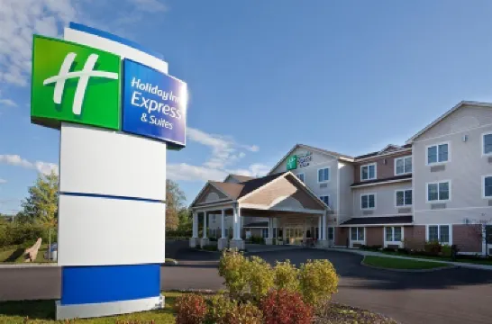 โรงแรม Holiday Inn Express & Suites Tilton - Lakes Region บาย IHG โรงแรมใน