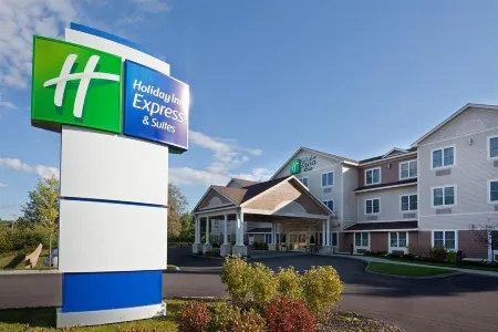 Holiday Inn Express & Suites Tilton - Lakes Region