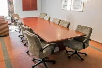 Days Inn & Suites by Wyndham Merrillville Hotels in Hobart
