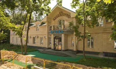 Крон Отели рядом с достопримечательностью «ТЦ Экстрим»