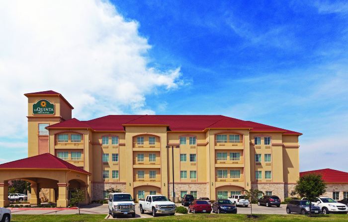 La Quinta Inn & Suites by Wyndham DFW Airport West - Bedford
