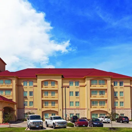 La Quinta Inn & Suites by Wyndham DFW Airport West - Bedford